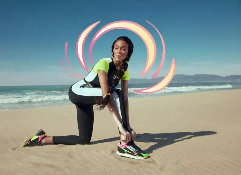 Winnie Harlow wys PUMA Mile Rider-tekkies in 'n nuwe veldtog.