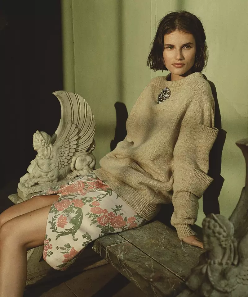 Giedre Dukauskaite posa in un accogliente stile country per Vogue Australia