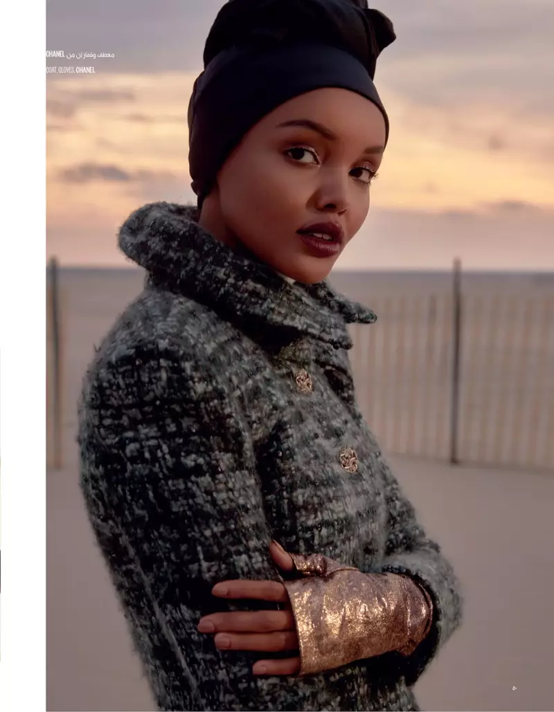 Halima Aden dia modely amin'ny akanjo ivelany Chic ho an'ny Vogue Arabia