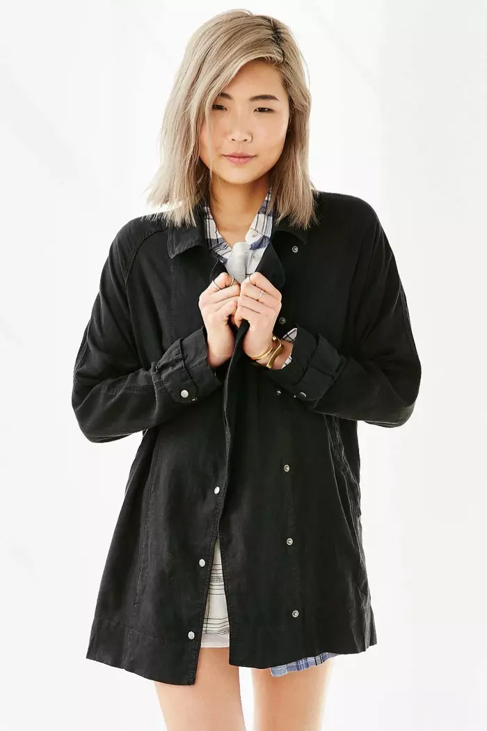 BDG Drapey Trench Coat $39.99 मध्ये उपलब्ध आहे ($99 होते)