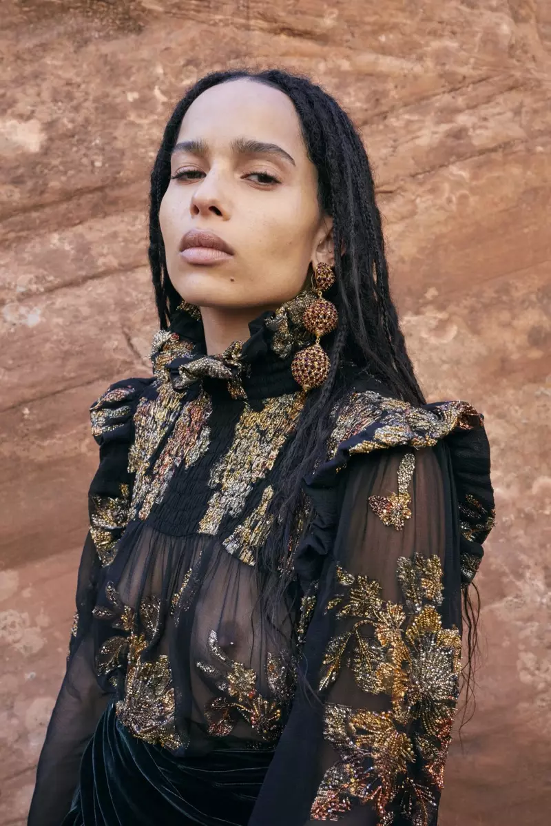 Zoe Kravitz aktorea Saint Laurent 2020ko udako kanpainaren aurrean