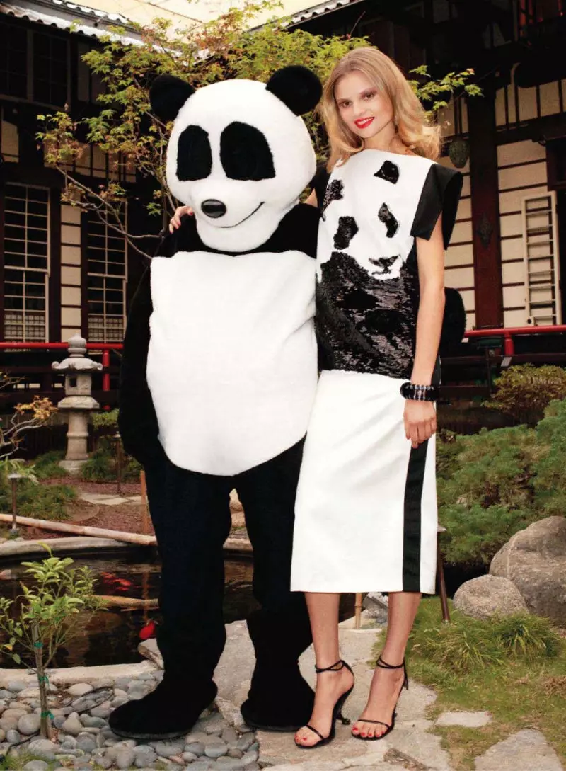 Magdalena Frackowiak ji hêla Terry Richardson ve ji bo Harper's Bazaar US Adar 2011