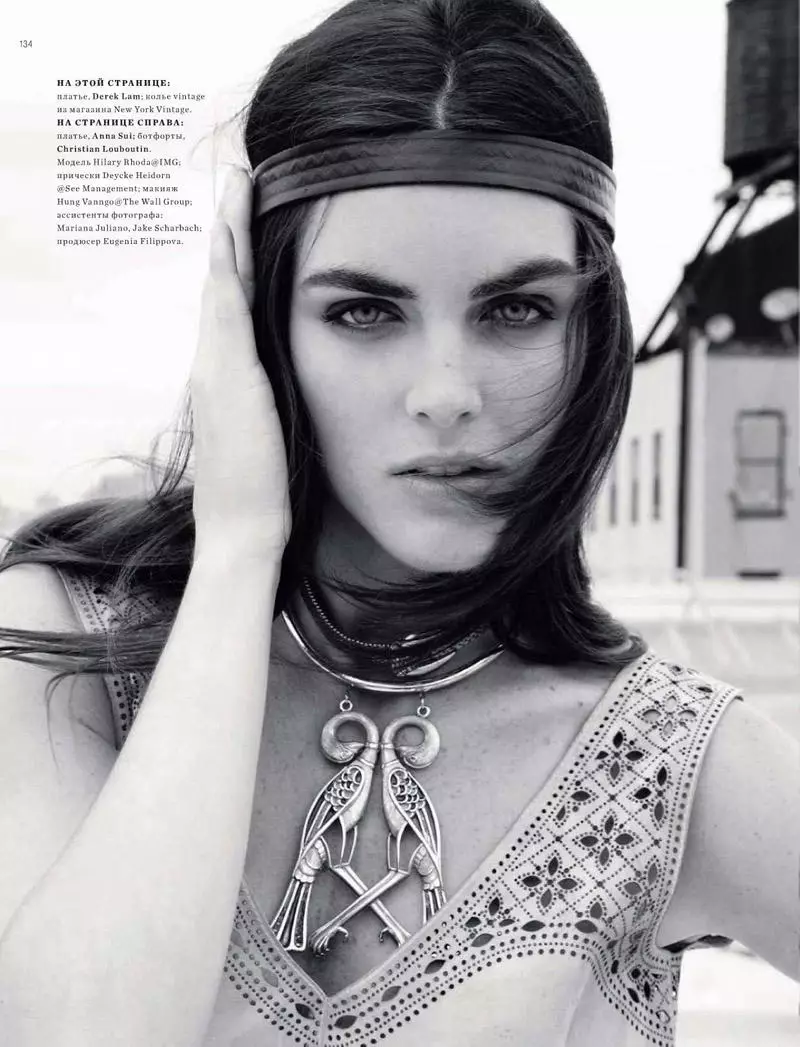 Hilary Rhoda per Harper's Bazaar Russia gennaio 2011 di Alan Gelati