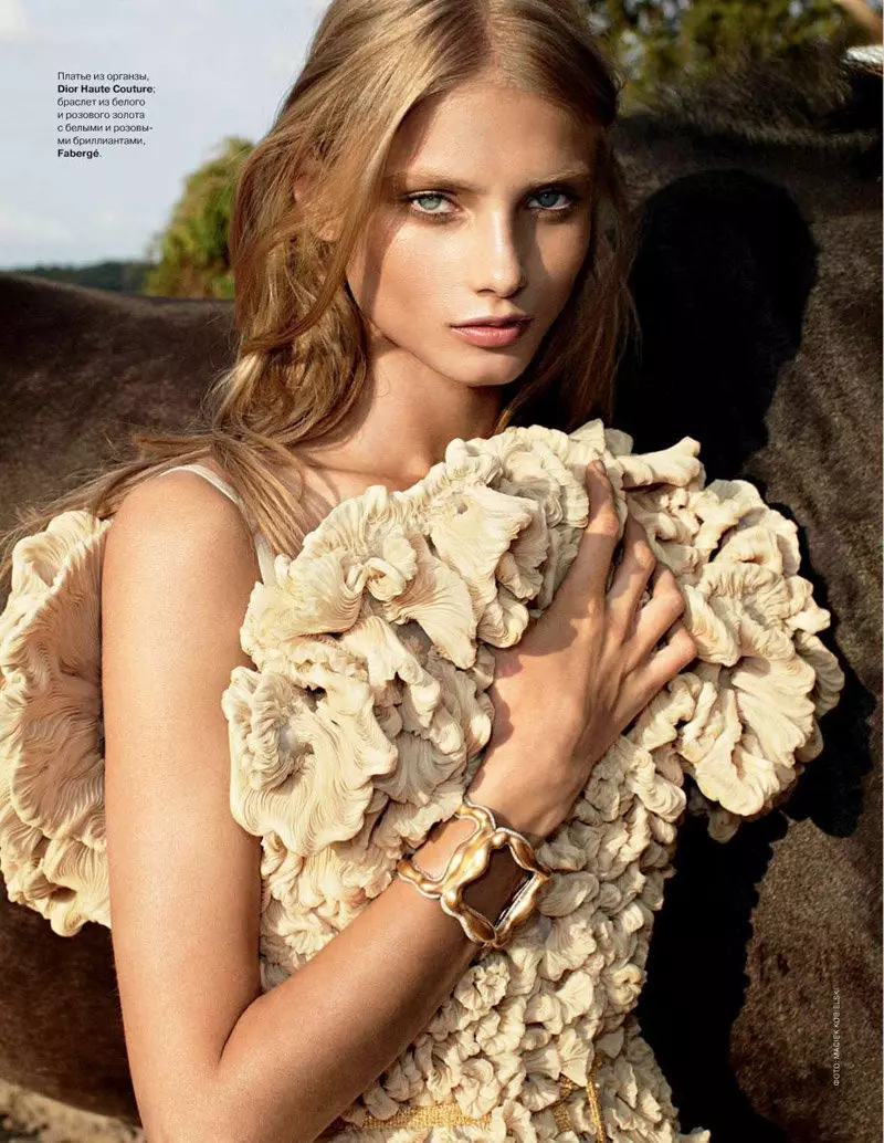 Anna Selezneva za Tatler Russia december 2010 avtorja Macieka Kobielskega