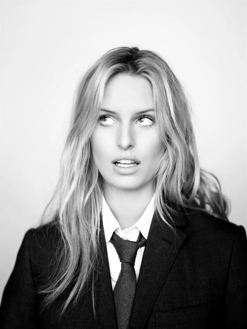 Owurọ Beauty | Karolina Kurkova nipasẹ Nathaniel Goldberg