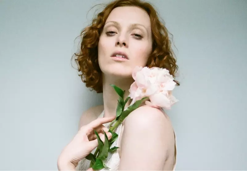 Karen Elson Bintang ing Kampanye Kaping pisanan Lover