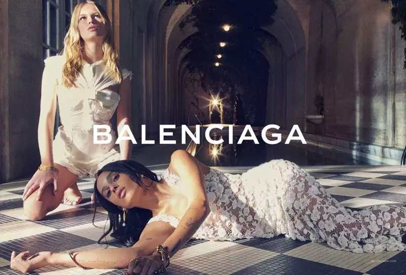 صالة Zoe Kravitz و Anna Ewers في إعلانات ربيع 2016 من Balenciaga