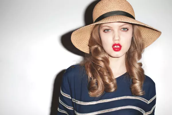 Terry Richardson 为 2011 年春季开幕式拍摄的 Lindsey Wixson