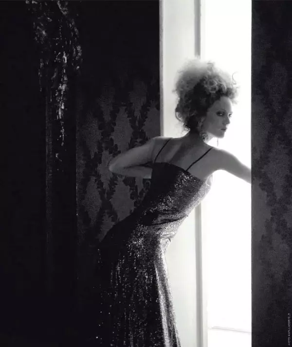 Vanessa Paradis in Chanel vir Tatler Russia Julie 2011