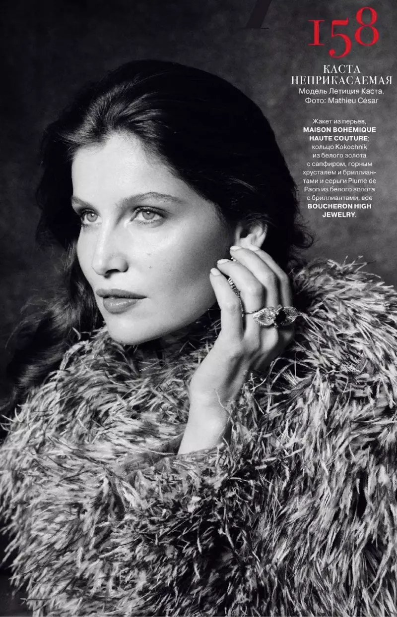 Laetitia Casta ser lige så elegant ud som nogensinde for Tatler Rusland