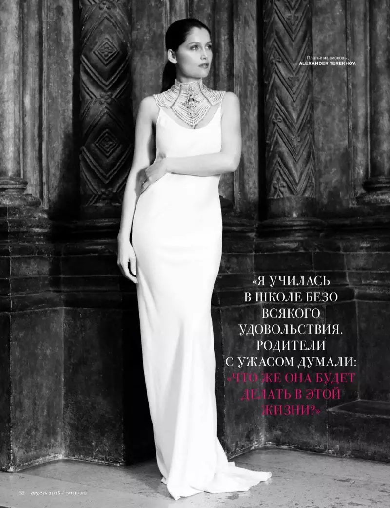 Laetitia Casta Yn Edrych mor Gain ag Erioed i Tatler Russia