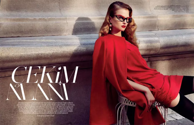 Anna Zakusylo untuk Vogue Turkey September 2010 oleh Emre Ünal