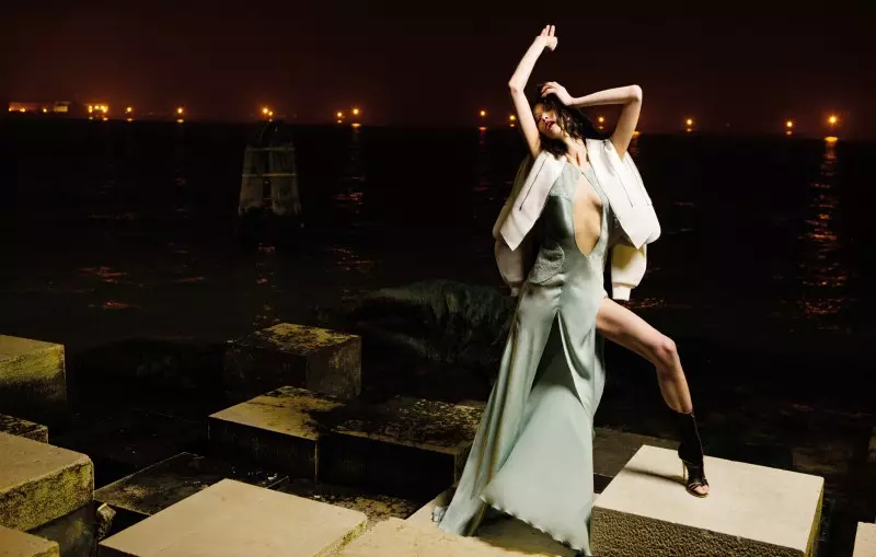 Karlina Caune dan Hye Jung Lee Mempesona untuk Edisi Maret W Korea oleh Gianluca Fontana