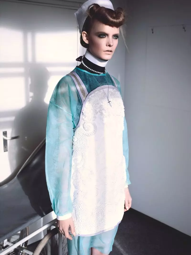 Nimue Smit ni Philip Riches para sa W Korea