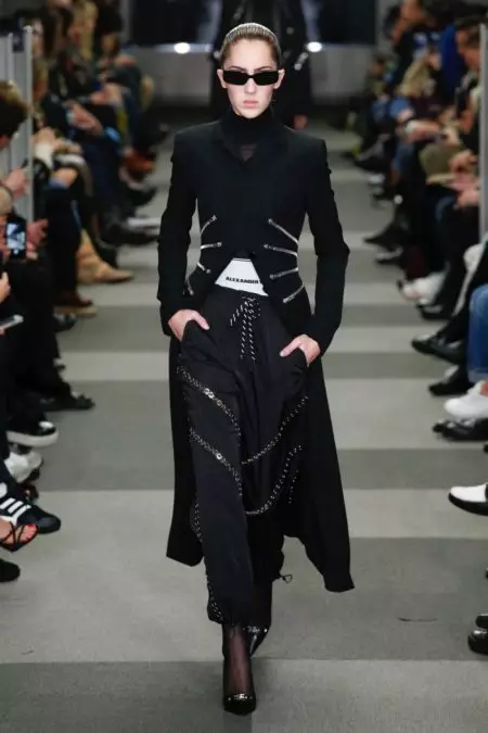 Alexander Wang สวมบทบาทเป็น CEO สำหรับฤดูใบไม้ร่วงปี 2018