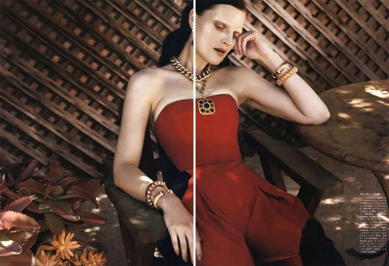 Guinevere van Seenus avy amin'i Josh Olins ho an'ny Vogue Nippon Janoary 2011