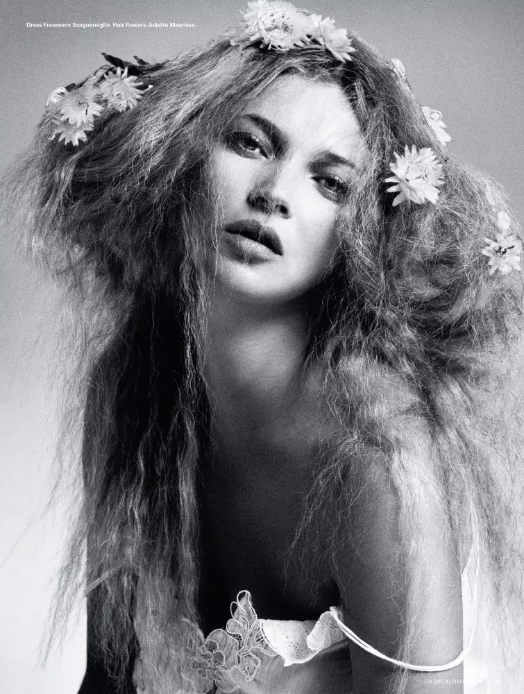 Kate Moss é o pelo fantástico para o número anterior de i-D de Daniele e Iango