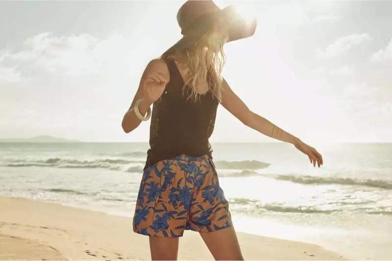 H&M Linen Tank Top, Wide-Cut Shorts, Straw Hat ug Shell-Covered Bangle