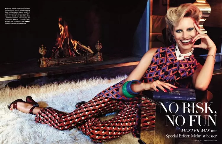 Karolina Kurkova śmieje się z Vogue Germany Listopad 2012 autorstwa Giampaolo Sgura