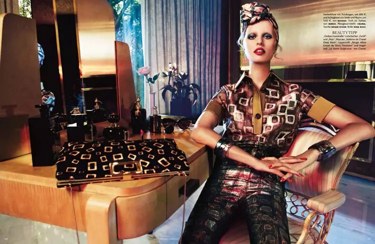 Karolina Kurkova Nduwe Ketawa kanggo Vogue Jerman November 2012 dening Giampaolo Sgura