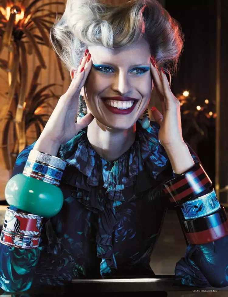 Karolīna Kurkova smejas žurnālam Vogue Germany 2012. gada novembrī, autors Džampaolo Sgura