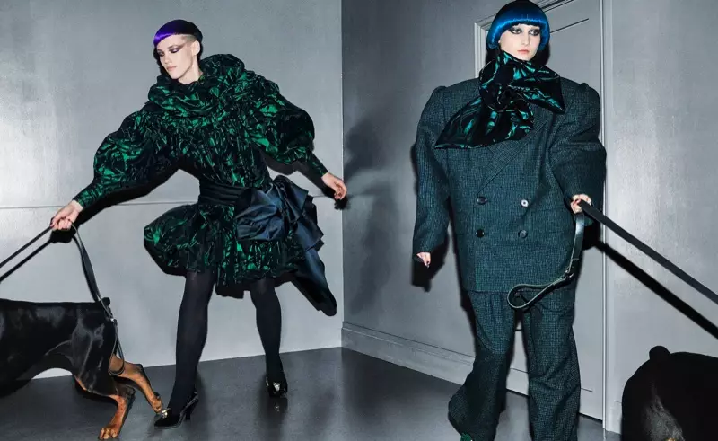 Anya Lyagoshina dan Nika Cole membintangi kampanye Marc Jacobs musim gugur-musim dingin 2018
