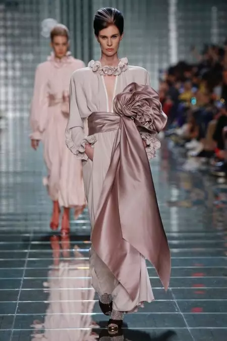 Marc Jacobs Spotlights Sweet Pastels mo le tautotogo 2019