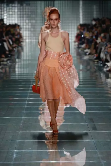 Marc Jacobs Spotlights Sweet Pastels for Spring 2019