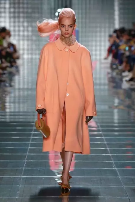 Marc Jacobs 2019 වසන්තය සඳහා Spotlights Sweet Pastels