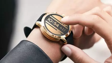 Андрэа Дыякону з'яўляецца гарадской дзяўчынай у кампаніі Michael Kors Smartwatch