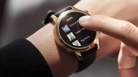 Andreea Diaconu este o fată de oraș în campania Michael Kors Smartwatch