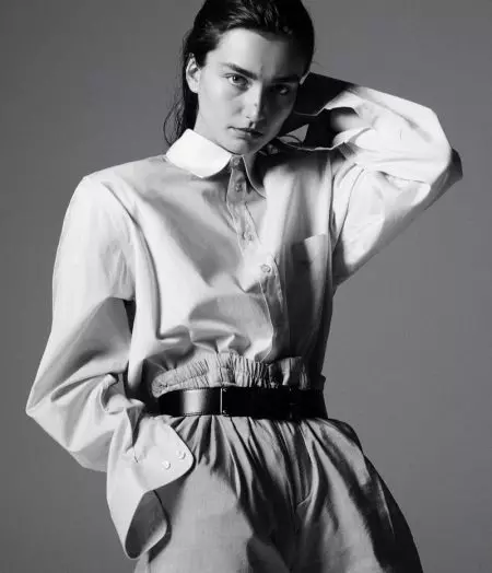 Andreea Diaconu 為 WSJ 設計春季外套。雜誌