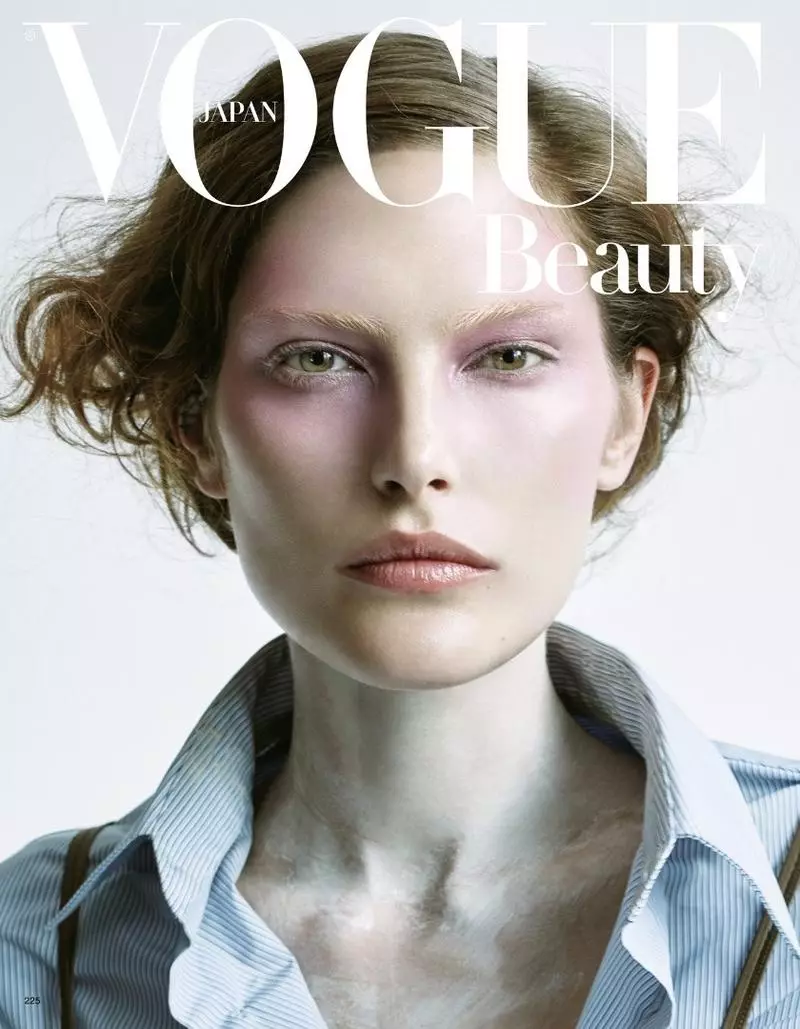 Catherine McNeil, Vogue Japonya'nın Kasım sayısında başrolde.