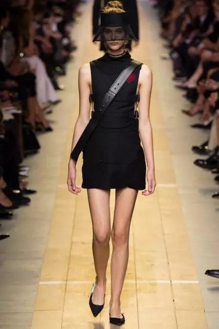 Nakakuha si Dior ng Bagong Uniform para sa Spring 2017