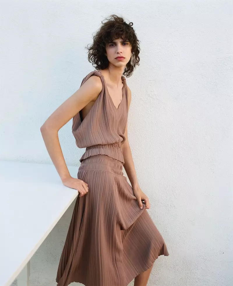 Zara Minimal Spring/Summer 2019 Lookbook