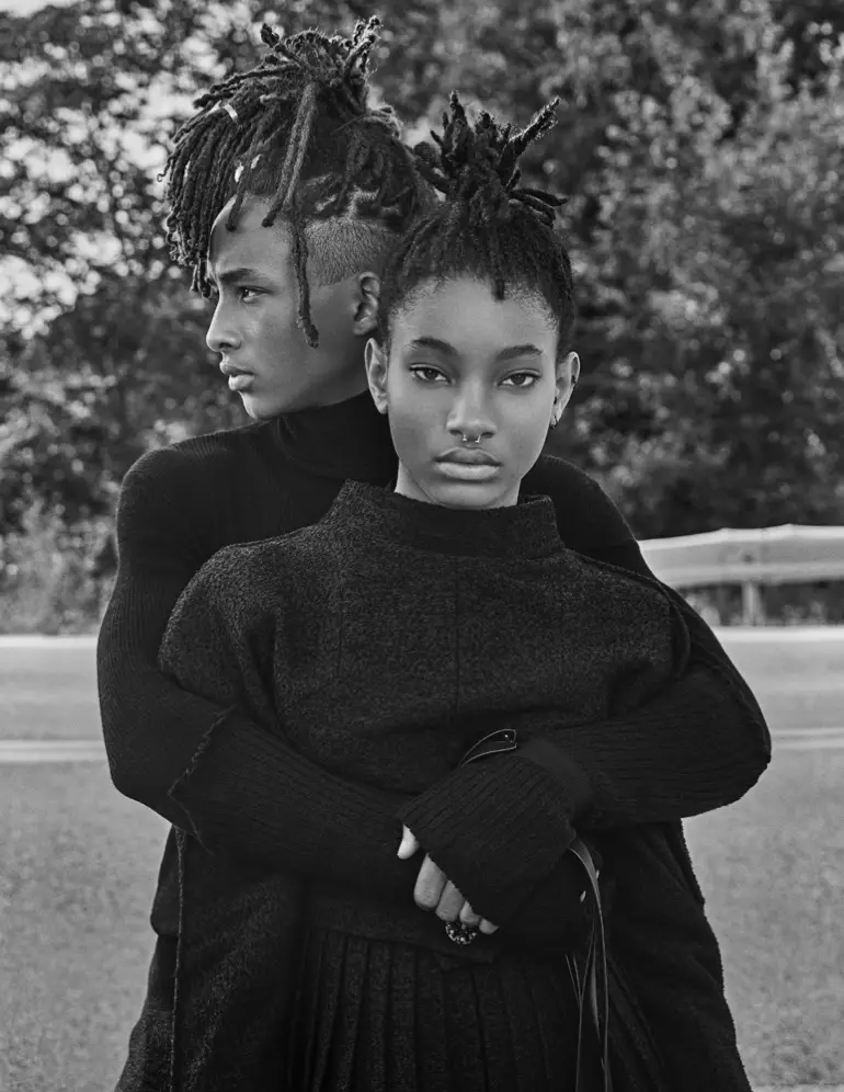 Willow Smith pozuoja su Chanel Haute Couture švarku