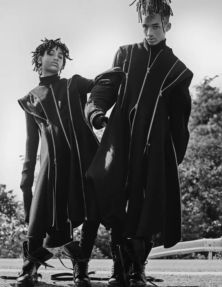 Willow dan Jaden Smith kedua-duanya memakai pakaian dan kot Salvatore Ferragamo