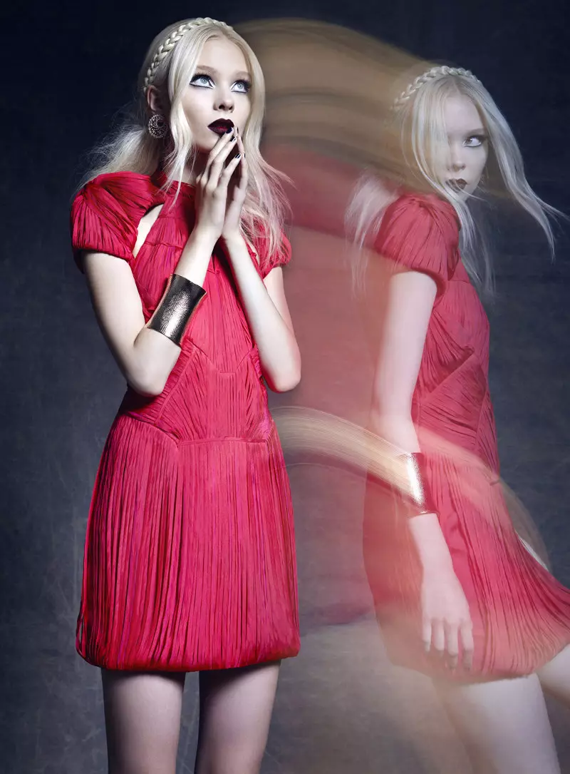 Anna Gerasimova er Hauntingly Beautiful Lensed av Koray Parlak for Elele Magazine