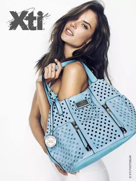 Alessandra Ambrosio Smolders katika Matangazo ya XTI Shoes' Spring 2016