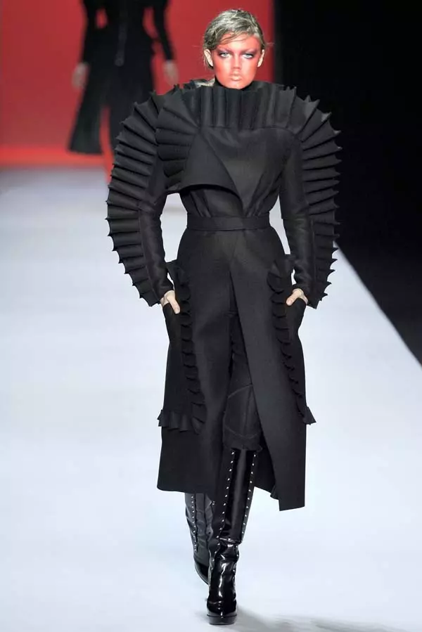 Viktor & Rolf Fall 2011 | Paris Fashion Week