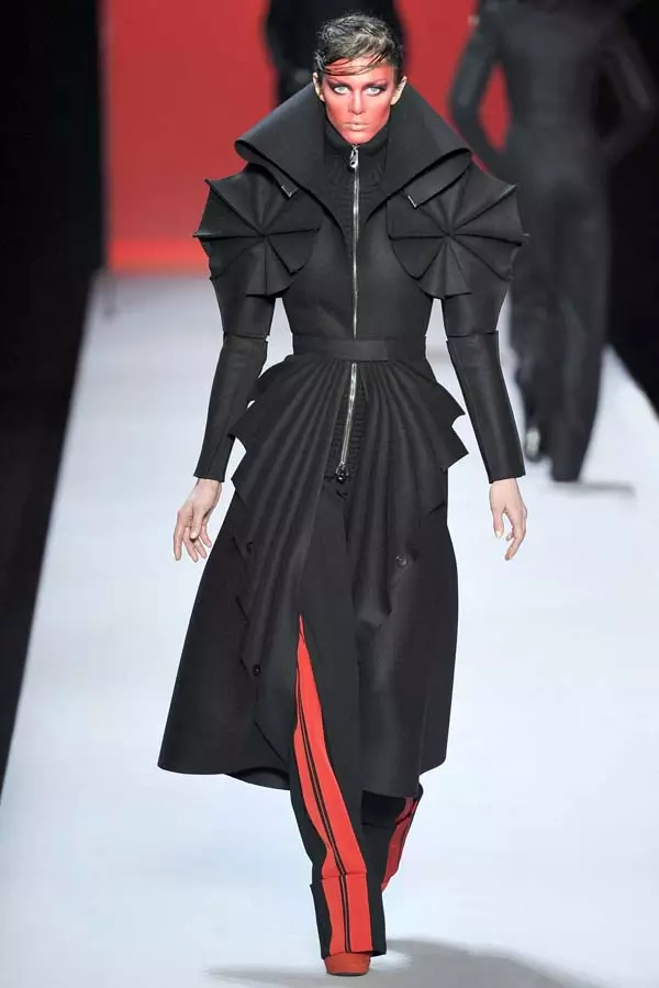 Viktor & Rolf Fall 2011 | Paris Fashion Week