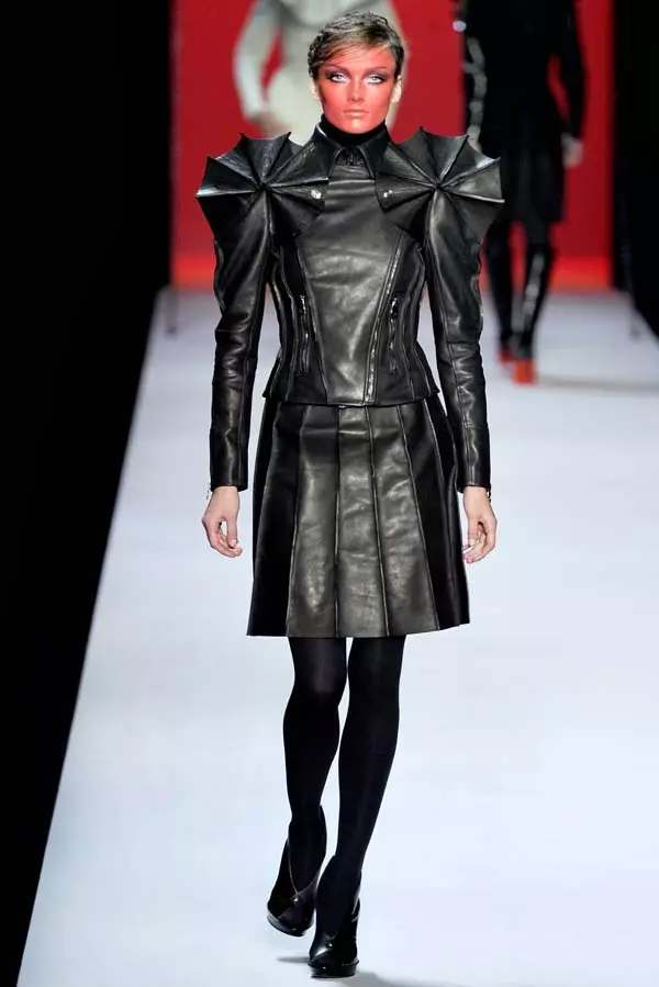 Viktor & Rolf Fall 2011 | Paris Fashion Week