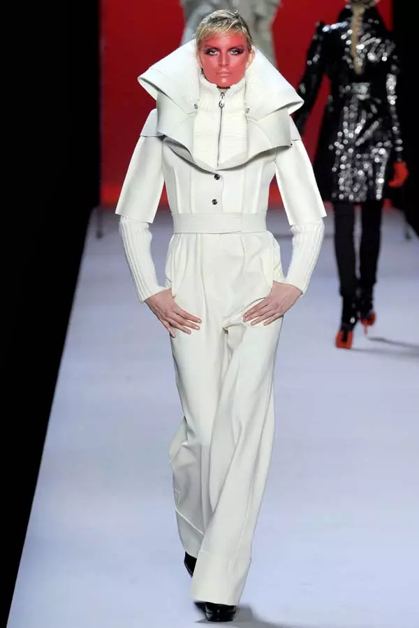 Viktor & Rolf Fall 2011 | ပဲရစ်ဖက်ရှင်ရက်သတ္တပတ်