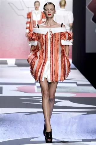 विक्टर एंड रॉल्फ स्प्रिंग 2011 | पेरिस फैशन वीक