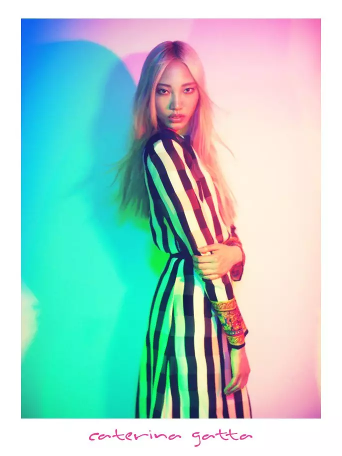 Soo Joo Embraces Kaleidoscopic Color for Caterina Gatta's Fall 2012 Campaign ໂດຍ Paolo Santambrogio