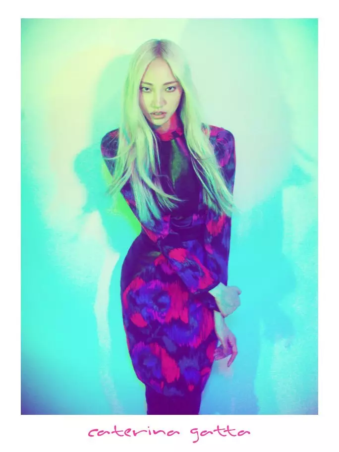 Το Soo Joo Embraces Kaleidoscopic Color για την καμπάνια της Caterina Gatta το φθινόπωρο 2012 από τον Paolo Santambrogio