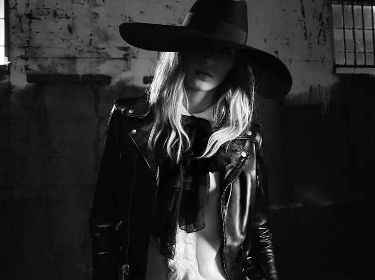 Saint Laurent Anamgonga Julia Nobis kwa Kampeni yake ya Spring 2013 na Hedi Slimane