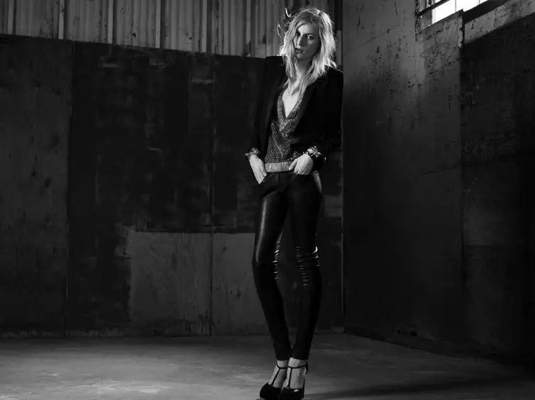 Saint Laurent tikt Julia Nobis aan voor de lente-campagne van 2013 door Hedi Slimane