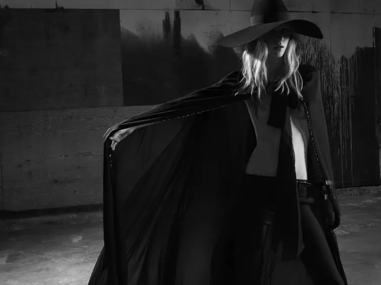 Saint Laurent Taps Julia Nobis ji bo Kampanyaya Bihara 2013-an ji hêla Hedi Slimane ve