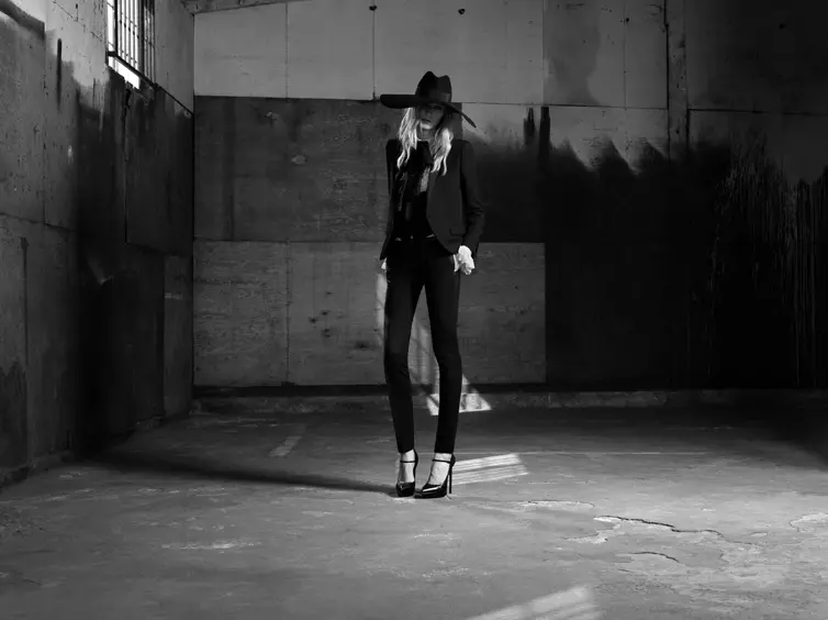 Saint Laurent abraza a Julia Nobis para a súa campaña primavera 2013 de Hedi Slimane